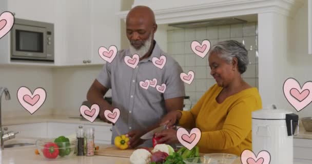 Animation Pink Hearts Happy Αφροαμερικανοί Τελειόφοιτοι Ετοιμάζουν Φαγητό Στην Κουζίνα — Αρχείο Βίντεο