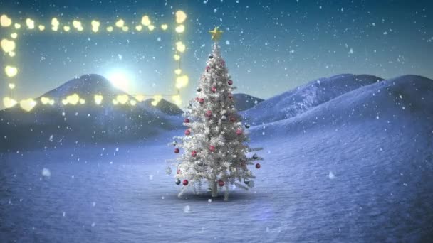 Dekorativa Lysande Ljus Mot Snöflingor Faller Över Julgranen Vintern Landskap — Stockvideo