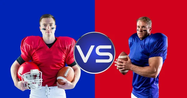 Amerikan Futbolcularının Renkli Arka Planda Top Kask Tutan Portresi Rekabetçi — Stok fotoğraf