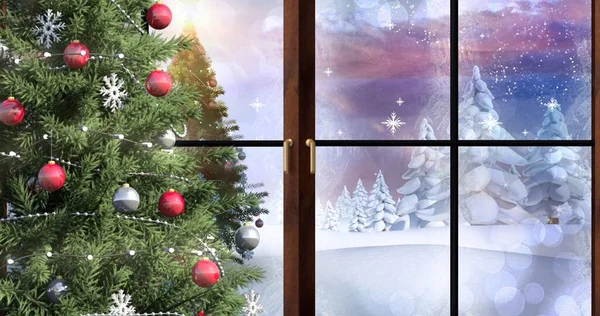 Ψηφιακή Σύνθετη Εικόνα Του Διακοσμημένου Χριστουγεννιάτικου Δέντρου Από Παράθυρο Αντίγραφο — Φωτογραφία Αρχείου