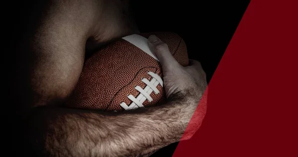 Mittelteil Eines Hemdlosen Muskulösen Männlichen American Football Athleten Der Ball — Stockfoto