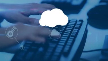 Medya simgeleri ve iş adamının el yazısı olan bulutların animasyonu. küresel iş, finans, bağlantılar ve dijital arayüz konsepti dijital olarak oluşturulmuş video.