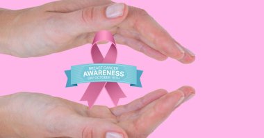 Göğüs kanseri, farkındalık sloganı ve pembe arka planda kurdele olan bir kadının birleşik görüntüsü. Göğüs kanseri farkındalığı kampanyası, kopyalama alanı ve vektör kavramı.