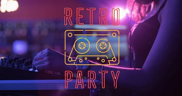 Kompozitní Obraz Textu Retro Party Ženským Operačním Mixérem Zvuku Stranickém — Stock fotografie