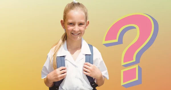 배낭을 미소짓고 여학생의 지식의 디지털 — 스톡 사진