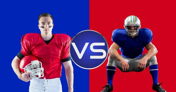 数字合成图像的竞争对手美国足球运动员与球的红色和蓝色背景 竞技体育与挑战 — 图库照片