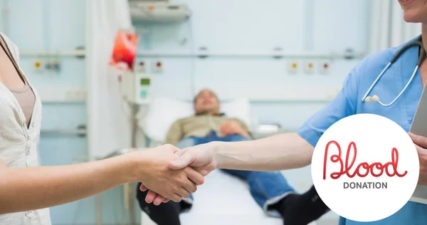 Mittelteil Des Spenders Und Arzt Beim Händedruck Krankenhaus Mit Dem — Stockfoto