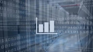 Sunucu odasında grafik ve ikili kodlama animasyonu. küresel bağlantılar, teknoloji, veri işleme ve dijital arayüz konsepti dijital olarak oluşturulmuş video.