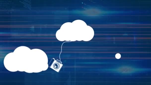 带有媒体图标的云彩动画和蓝色背景的数据处理 全球商业 连接和数字视频接口概念 — 图库视频影像