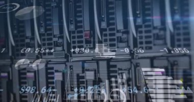 Sunucu odasındaki veri işleme ve diyagramlarının animasyonu. küresel iş, finans, bağlantılar ve dijital arayüz konsepti dijital olarak oluşturulmuş video.
