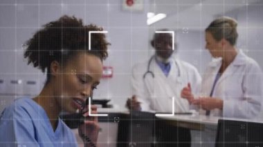 Kadın hemşirenin telefonda konuştuğu sahnenin animasyonu. Tıbbi ve sağlık hizmetleri konsepti dijital olarak oluşturulmuş video.