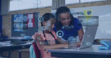 Mutlu Afro-Amerikan bayan öğretmen ve liseli kız üzerine dijital ekranların animasyonu. eğitim, okul ve öğretim konsepti dijital olarak oluşturulmuş video.