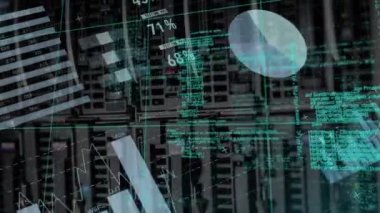 Sunucu odasındaki veri işleme ve diyagramlarının animasyonu. küresel iş, finans, bağlantılar ve dijital arayüz konsepti dijital olarak oluşturulmuş video.