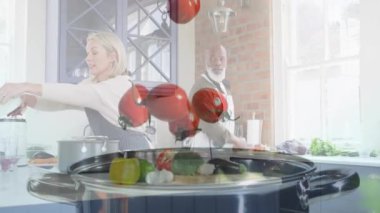 Mutfakta, tencerede domates pişiren farklı çiftlerin animasyonu. Dijital ortamda üretilen video konseptinde aile harcaması.