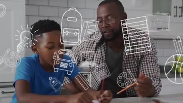 学校のアイテムのアニメーションは アフリカ系アメリカ人の父親が自宅で息子を教える上でアイコン 教育の概念デジタルで生成されたビデオ — ストック動画