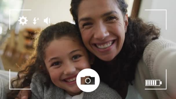 Animazione Cornice Felice Madre Biennale Con Figlia Che Selfie Famiglia — Video Stock