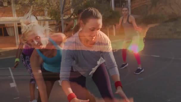 Animación Puesta Sol Sobre Diversas Mujeres Jugando Baloncesto Aire Libre — Vídeo de stock