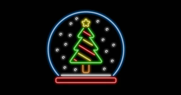 Digitales Komposit Aus Beleuchtetem Weihnachtsbaum Schneekugel Mit Kopierraum Auf Schwarzem — Stockfoto