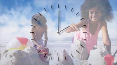 Mutlu Afro-Amerikan erkek ve kız kardeşlerin kumsalda saatlerce oynamalarının animasyonu. boş zaman, yaz ve tatil konsepti dijital olarak oluşturulmuş video.