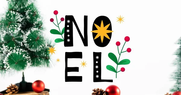 Close Texto Noel Com Galhos Árvore Natal Decorada Contra Fundo — Fotografia de Stock