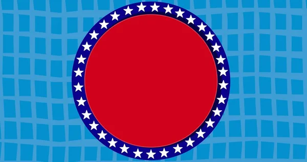 チェックされた青い背景の上にコピースペースを持つ赤い円上のアメリカ国旗の星 愛国心とアイデンティティのデジタル複合体は — ストック写真