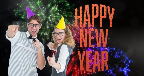 Ψηφιακή Σύνθετη Εικόνα Ευτυχισμένου Νεαρού Ζευγαριού Που Απολαμβάνει Νέα Χρονιά — Φωτογραφία Αρχείου
