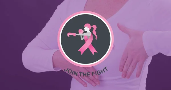 Vrouw Met Borstkanker Bewustzijn Lint Slogan Tegen Paarse Achtergrond Kopieer — Stockfoto