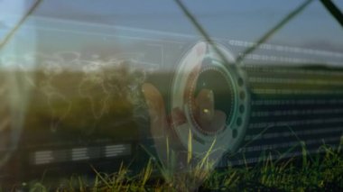 Elektrik direkleri üzerinde veri işleme ile dijital ekrana dokunan el animasyonu. küresel bağlantılar, teknoloji, veri işleme ve dijital arayüz konsepti dijital olarak oluşturulmuş video.