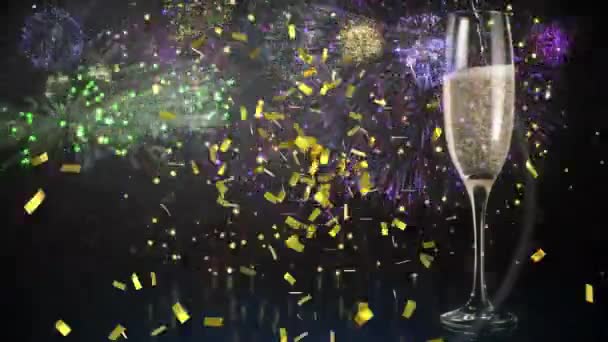 Havai Fişekler Arka Planda Bir Bardak Şampanya Eşliğinde Yeni Yıl — Stok video