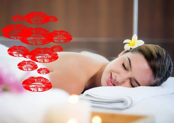 Flera Röda Läppstift Fläckar Ikoner Mot Kvinnan Som Får Massage — Stockfoto