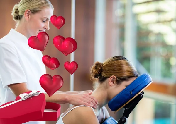 Iconos Del Corazón Sobre Una Caja Regalo Forma Corazón Contra — Foto de Stock