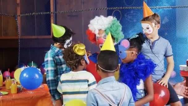 Animación Formas Sobre Diversos Niños Payaso Fiesta Cumpleaños Fiesta Infancia — Vídeos de Stock