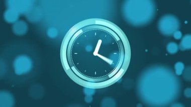 Mavi arka planda parıldayan noktaların üzerinde hareket eden saatin animasyonu. küresel dijital arayüz, veri işleme ve teknoloji konsepti dijital olarak oluşturulmuş video.