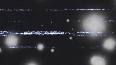 Siyah arkaplanda parlayan noktaların üzerindeki parazitin canlandırması. küresel dijital arayüz, veri işleme ve teknoloji konsepti dijital olarak oluşturulmuş video.