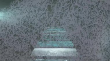 Deniz manzarası üzerinde hareket eden ekranların animasyonu. küresel bilim, bağlantılar, veri işleme ve dijital arayüz kavramı dijital olarak oluşturulmuş video.