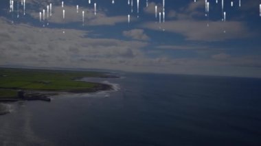 Deniz manzarası üzerinde ikili kod animasyonu. küresel bilim, bağlantılar, veri işleme ve dijital arayüz kavramı dijital olarak oluşturulmuş video.