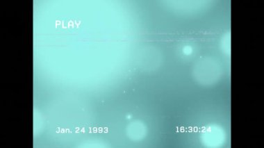 Yeşil arka planda parlayan noktaların üzerindeki parazitin canlandırması. küresel dijital arayüz, veri işleme ve teknoloji konsepti dijital olarak oluşturulmuş video.