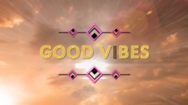 Gökyüzünde güneş ve bulutlarla yazılan güzel titreşimlerin animasyonu. küresel sosyal medya, bağlantılar ve dijital arayüz konsepti dijital olarak oluşturulmuş video.
