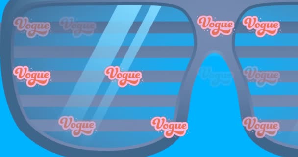 Анімація Декількох Тексту Моди Над Блакитними Сонцезахисними Окулярами Дизайн Моди — стокове відео