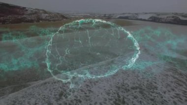 Deniz manzarası üzerinde insan beyni animasyonu. küresel bilim, bağlantılar, veri işleme ve dijital arayüz kavramı dijital olarak oluşturulmuş video.