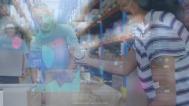 Depoda çalışanların finansal veri işleme animasyonları. küresel gönderim, dağıtım, iş, veri işleme ve teknoloji konsepti dijital olarak oluşturulmuş video.