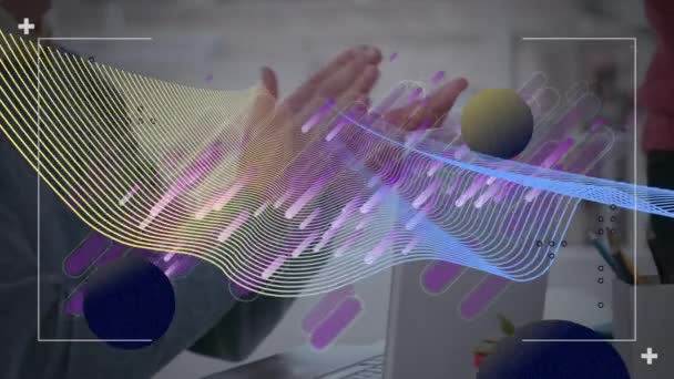 Анимация Фиолетовых Следов Молекул Над Шипами Людей Школа Образование Обучение — стоковое видео