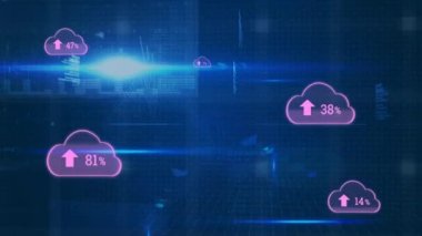 Karanlık arka planda bulut simgeleri ve veri işleme animasyonları. küresel teknoloji, bulut hesaplama, dijital arayüz ve bağlantılar konsepti dijital olarak oluşturulmuş video.