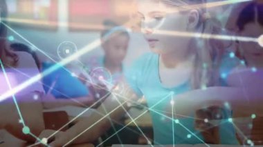 Çeşitli okul çocukları üzerindeki bağlantı ağlarının animasyonu. küresel eğitim, öğrenme ve bağlantılar konsepti dijital olarak oluşturulmuş video.