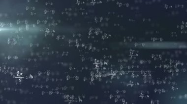 Matematiksel denklemlerin siyah arkaplan üzerindeki animasyonu. okul, eğitim ve dijital arayüz kavramı dijital olarak oluşturulmuş video.