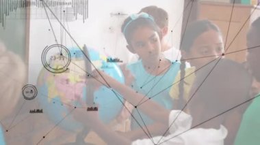 Dünya 'yı okuyan çeşitli okul çocukları üzerindeki bağlantı ağlarının animasyonu. küresel eğitim, öğrenme ve bağlantılar konsepti dijital olarak oluşturulmuş video.