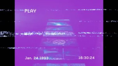 Dijital ekranlarda parazitlenme. veri işleme ve dijital arayüz kavramı dijital olarak oluşturulmuş video.