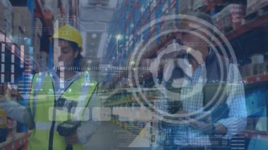 Depoda çalışanların finansal veri işleme animasyonları. küresel gönderim, dağıtım, iş, veri işleme ve teknoloji konsepti dijital olarak oluşturulmuş video.
