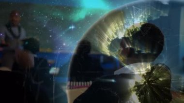 Çeşitli okul çocuklarının el kaldırması üzerine bağlantı ağlarının ve dünyanın animasyonu. küresel eğitim, teknoloji ve bağlantılar konsepti dijital olarak oluşturulmuş video.