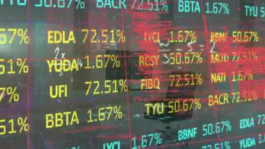 Ofis üzerinde veri işleme ve borsa animasyonu. küresel iş ve dijital arayüz kavramı dijital olarak oluşturulmuş video.